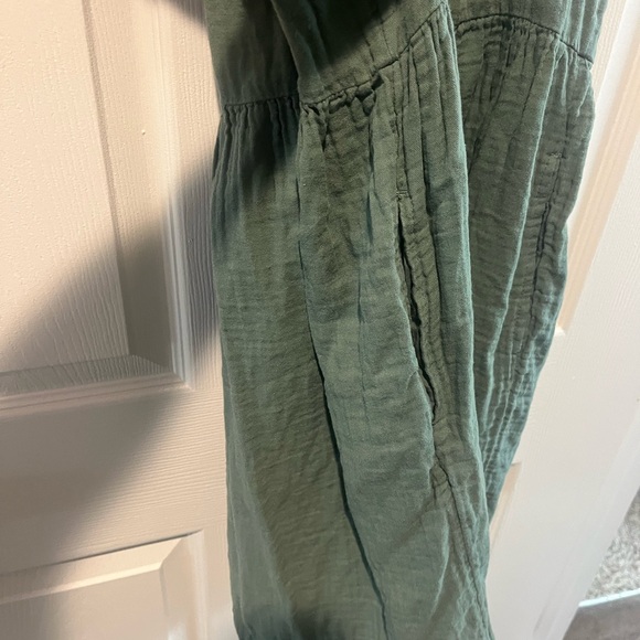 Green V-Neck Dress - Picture 3 of 4